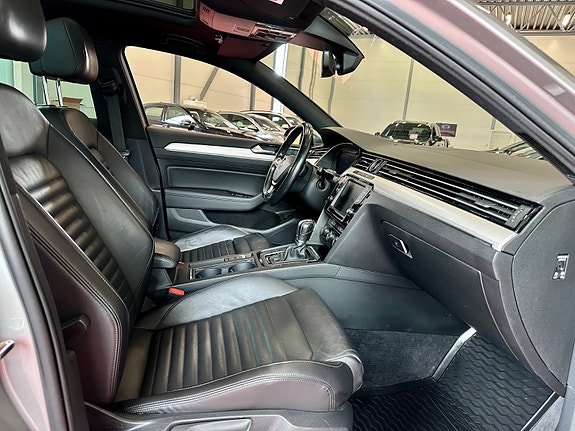 Volkswagen Passat Alltrack 16 of 30