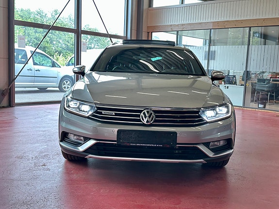 Volkswagen Passat Alltrack 2 of 30
