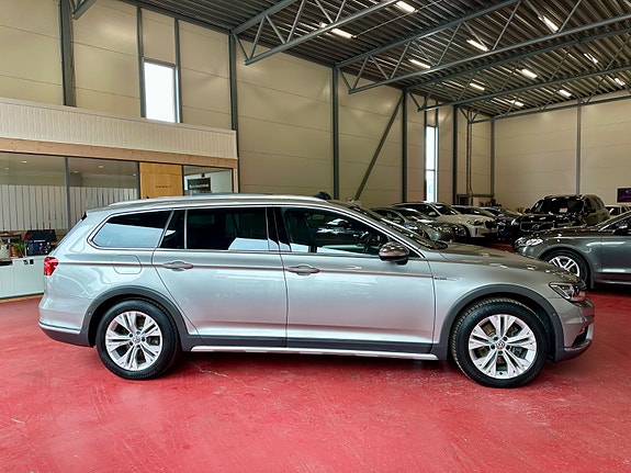 Volkswagen Passat Alltrack 3 of 30
