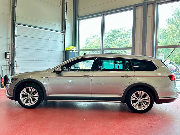 Volkswagen Passat Alltrack 9 of 30