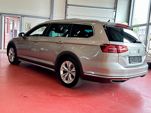 Volkswagen Passat Alltrack 8 of 30