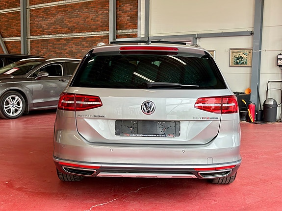 Volkswagen Passat Alltrack 5 of 30