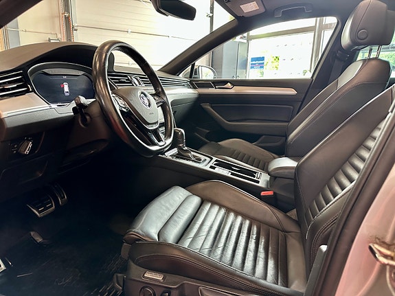 Volkswagen Passat Alltrack 10 of 30