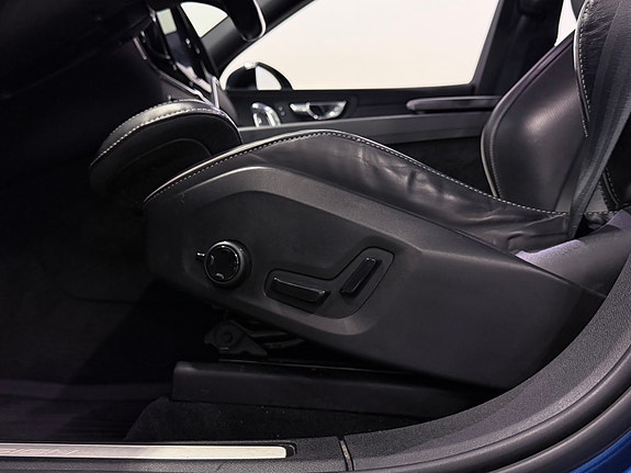 Volvo XC60 17 of 30
