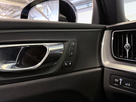 Volvo XC60 16 of 30