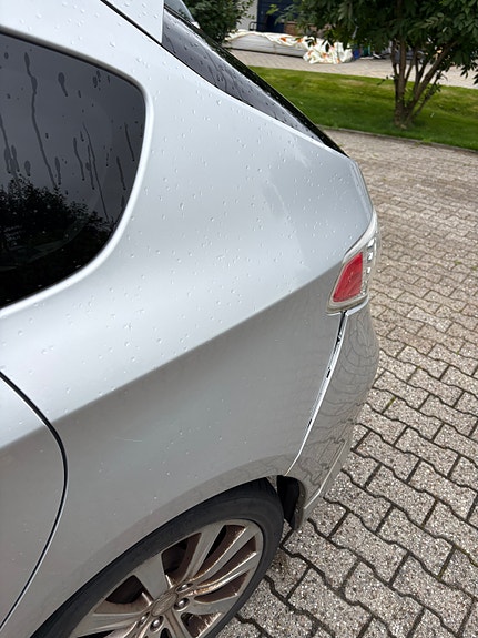 Subaru Impreza 3 of 7