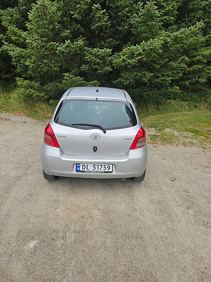 Toyota Yaris 4 of 14