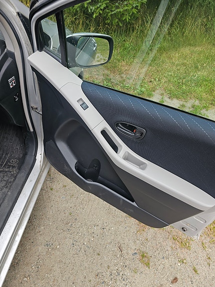 Toyota Yaris 11 of 14