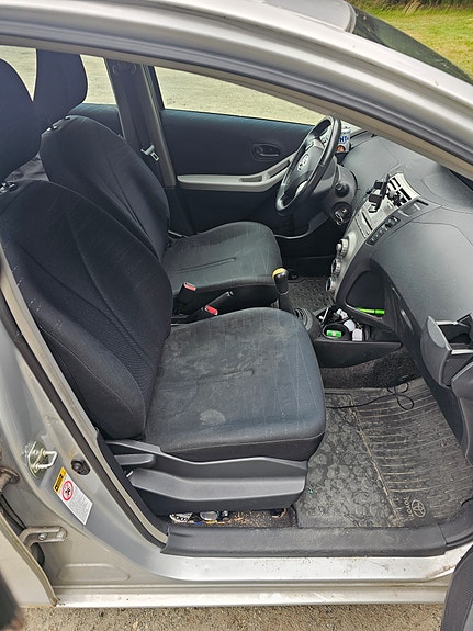 Toyota Yaris 10 of 14