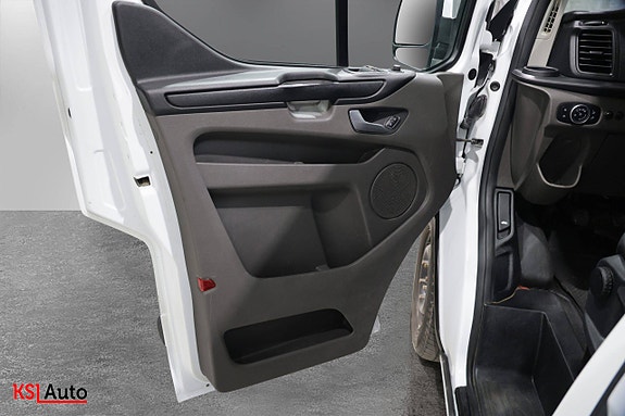 Ford Transit Custom 17 of 30