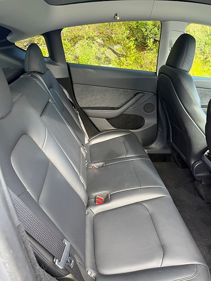 Tesla Model Y 15 of 17