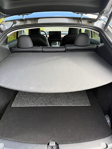 Tesla Model Y 16 of 17