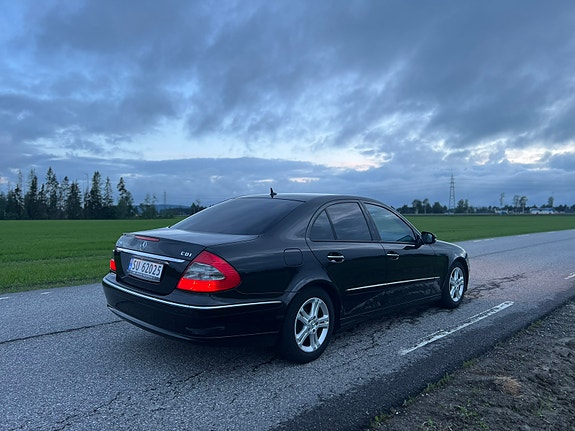 Mercedes-Benz 200 D 6 of 8