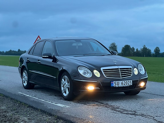 Mercedes-Benz 200 D 2 of 8
