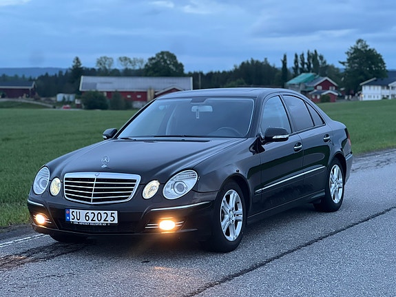 Mercedes-Benz 200 D 3 of 8