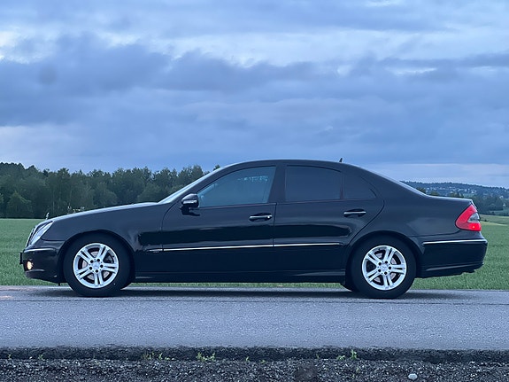 Mercedes-Benz 200 D 4 of 8