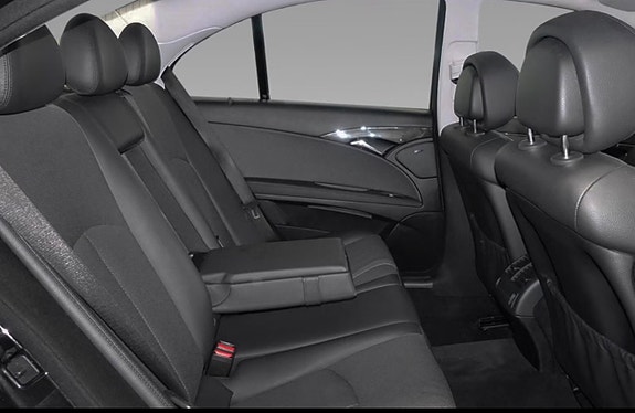 Mercedes-Benz E200 9 of 16