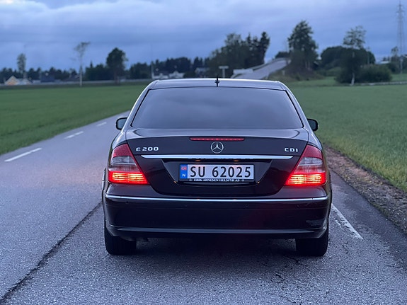 Mercedes-Benz 200 D 7 of 8