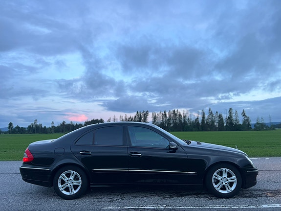 Mercedes-Benz 200 D 5 of 8
