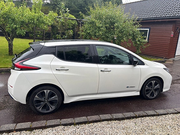 Nissan Leaf 4 of 5