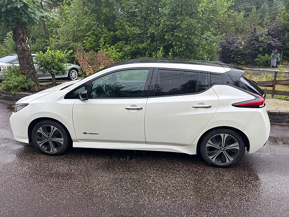 Nissan Leaf 2 of 5