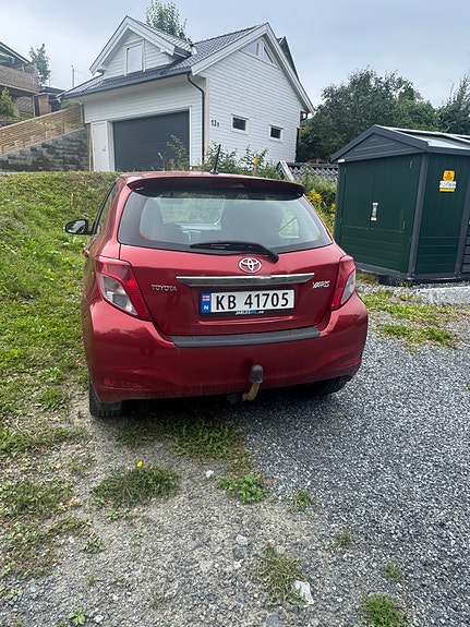 Toyota Yaris 3 of 9