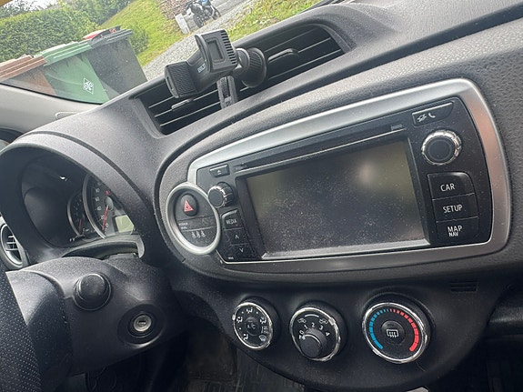Toyota Yaris 8 of 9