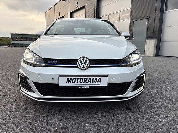 Volkswagen Golf 12 of 30