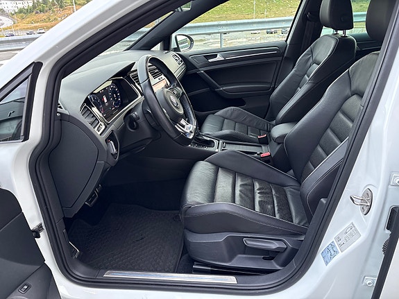 Volkswagen Golf 17 of 30
