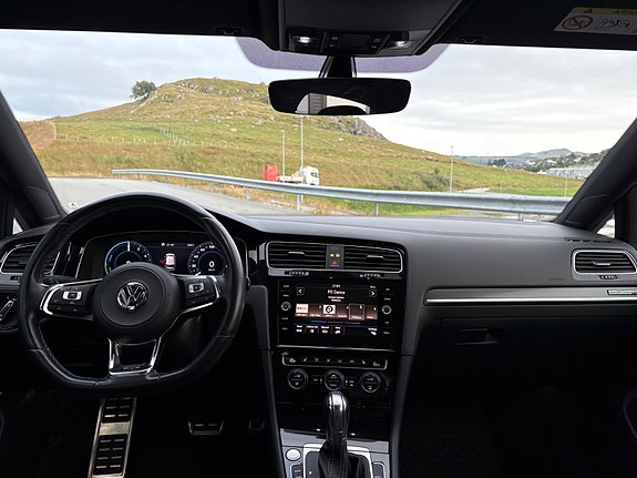 Volkswagen Golf 30 of 30