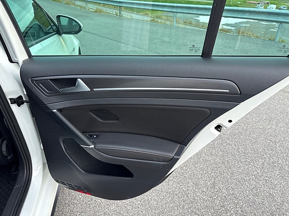 Volkswagen Golf 25 of 30