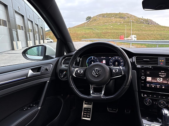 Volkswagen Golf 29 of 30