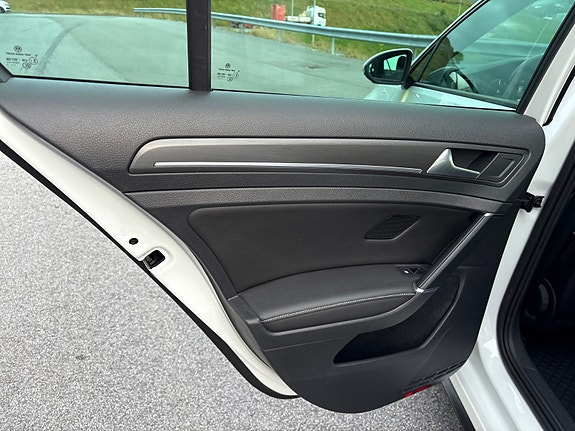 Volkswagen Golf 19 of 30