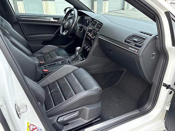 Volkswagen Golf 28 of 30