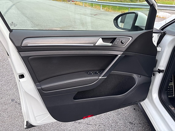 Volkswagen Golf 15 of 30