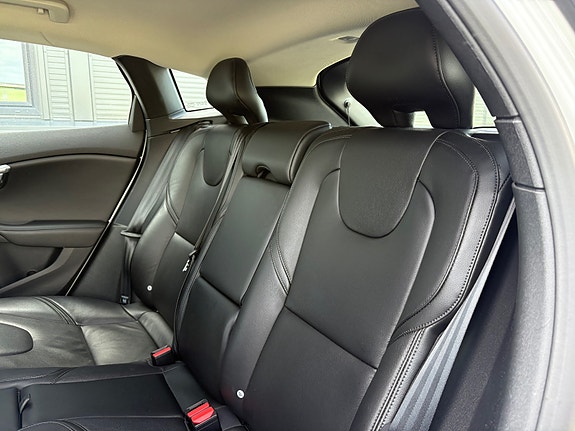 Volvo V40 15 of 30