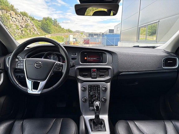 Volvo V40 25 of 30