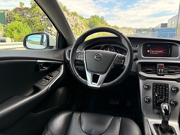 Volvo V40 24 of 30