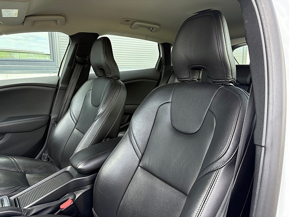Volvo V40 12 of 30