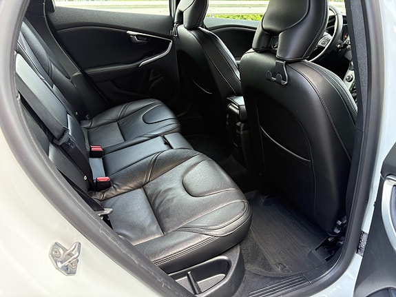 Volvo V40 19 of 30