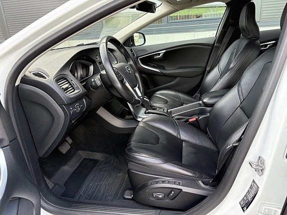 Volvo V40 11 of 30