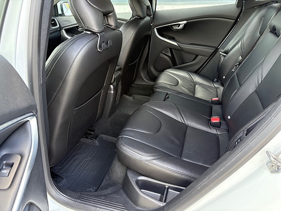 Volvo V40 14 of 30