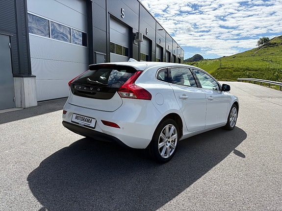 Volvo V40 3 of 30