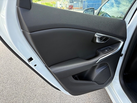 Volvo V40 13 of 30