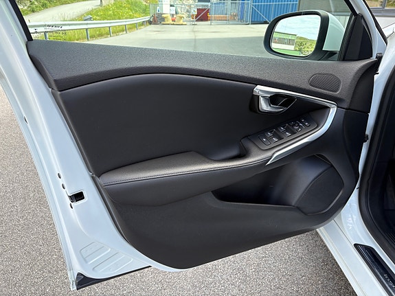 Volvo V40 9 of 30