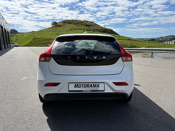 Volvo V40 4 of 30