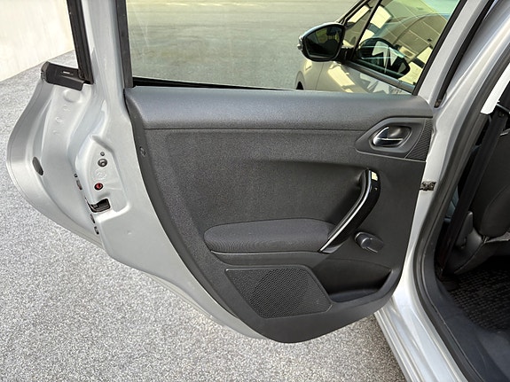 Peugeot 208 12 of 30
