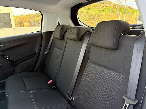 Peugeot 208 14 of 30