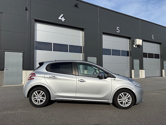 Peugeot 208 2 of 30