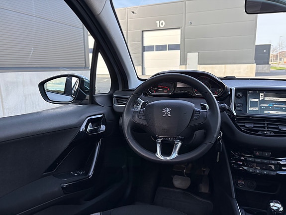 Peugeot 208 21 of 30